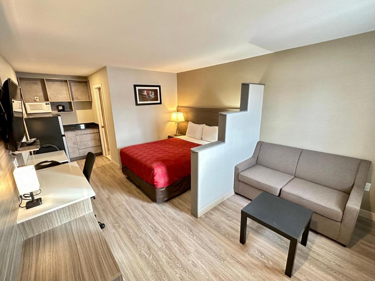 Econo Lodge Inn & Suites Пінчер-Крік Екстер'єр фото