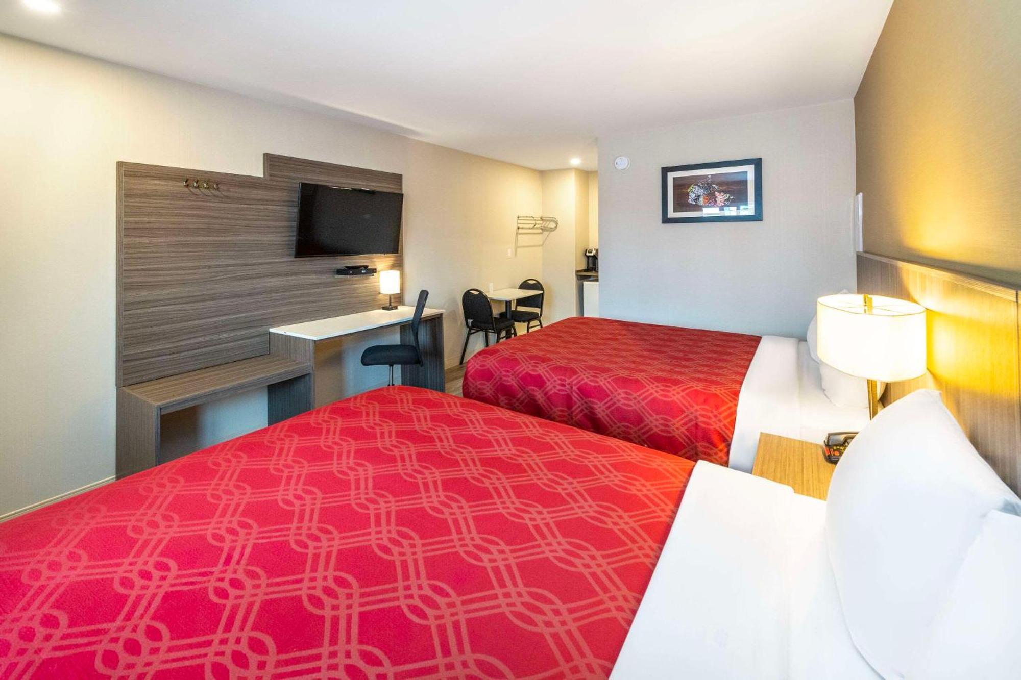 Econo Lodge Inn & Suites Пінчер-Крік Екстер'єр фото