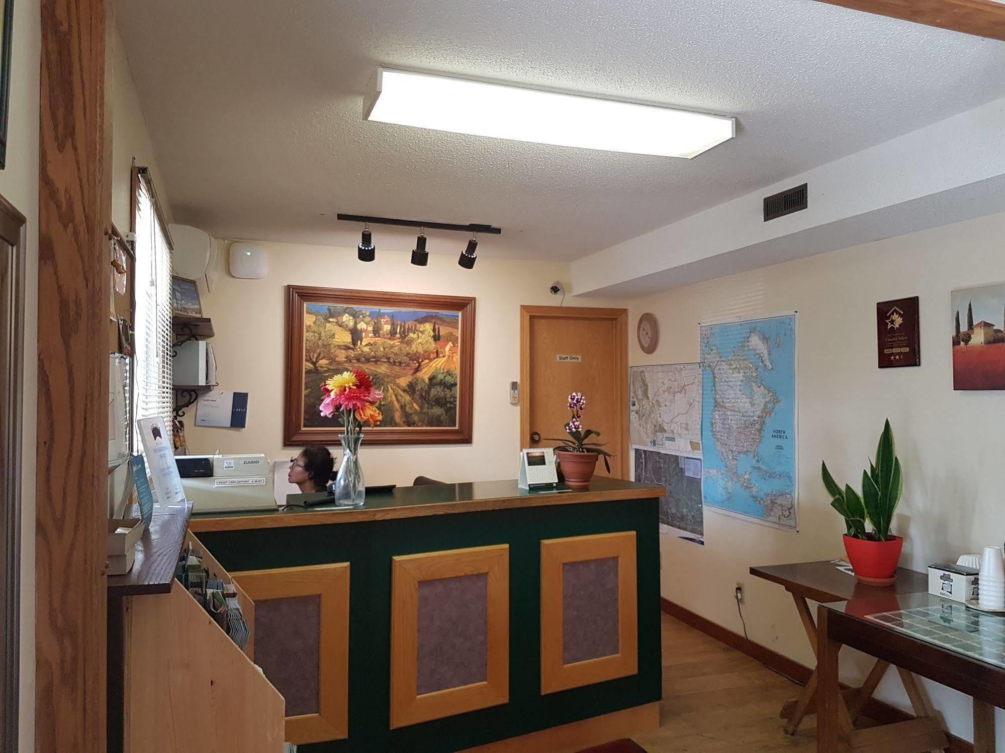 Econo Lodge Inn & Suites Пінчер-Крік Екстер'єр фото