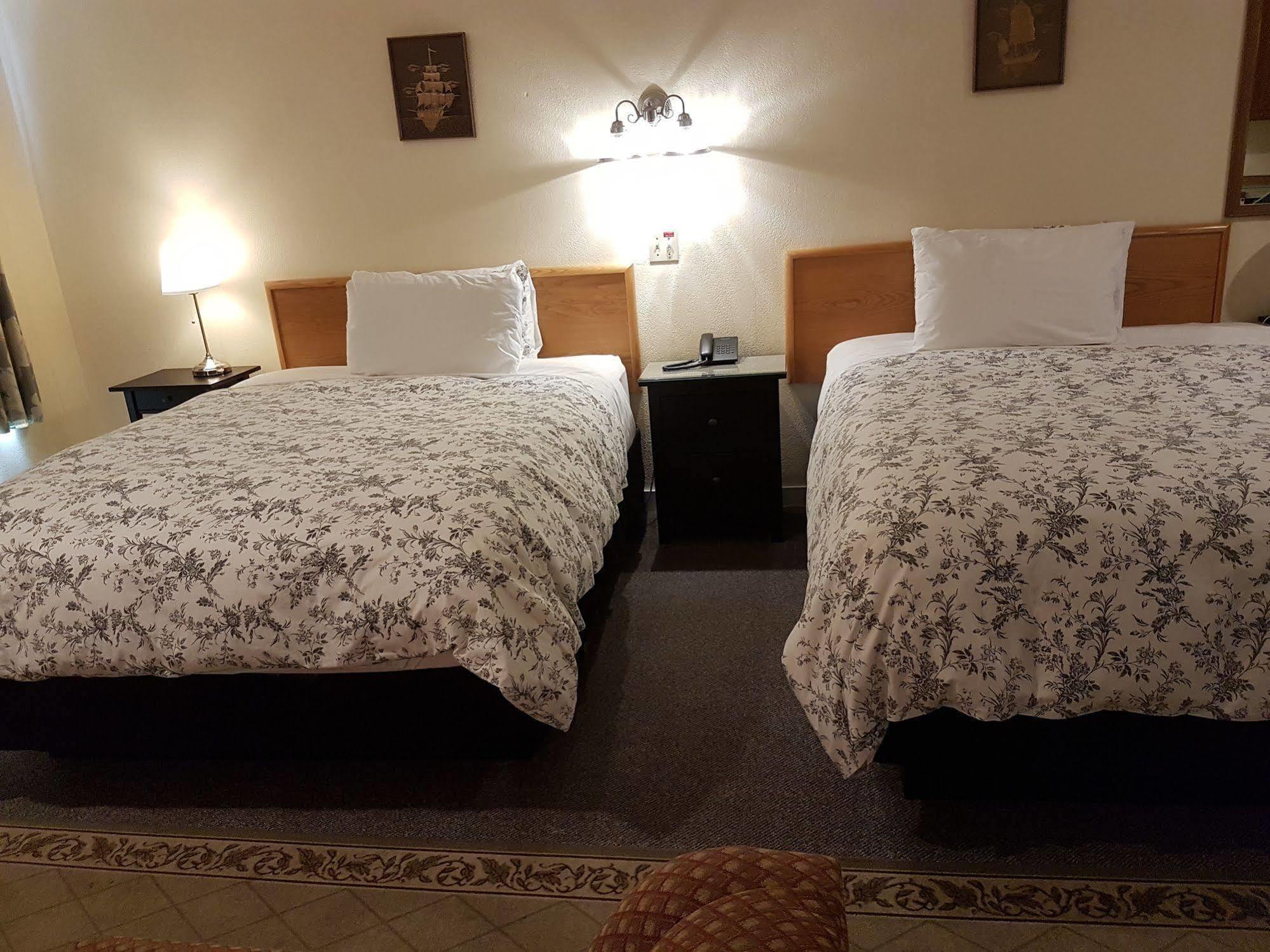 Econo Lodge Inn & Suites Пінчер-Крік Екстер'єр фото